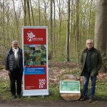 Stadträtin und Wirtschafts- und Umweltdezernentin Sabine Tegtmeyer-Dette und Eilenriedebeirats-Vorsitzender Gerd Garnatz berichten beim Pressetermin vor Ort über die vielfältigen geplanten Aktivitäten im Jubiläumsjahr.